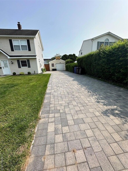 Building Photo - 12 Green Ln