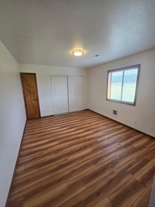 Building Photo - 7375 W Bridle Trail