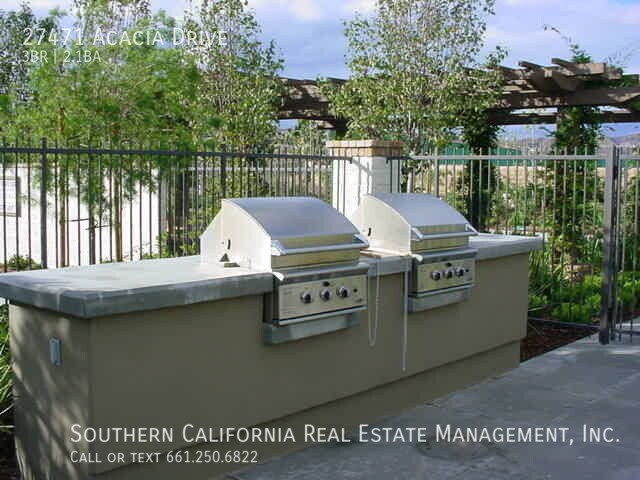 Building Photo - 27471 Acacia Dr