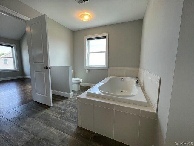 Building Photo - 88 Stratford Dr