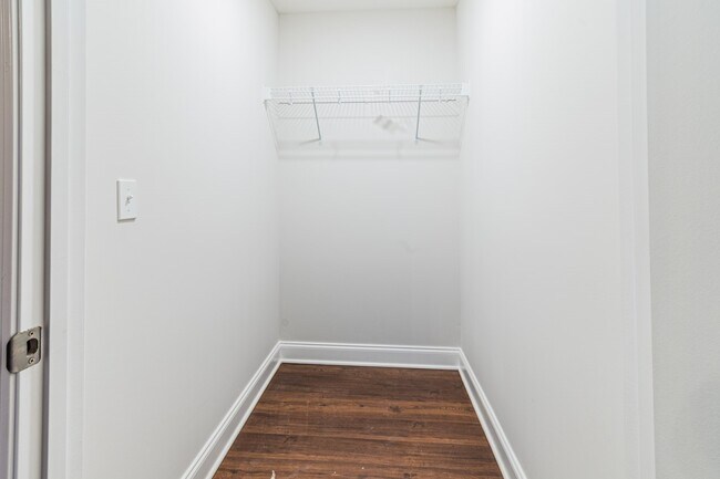Building Photo - 467 Glen Lily Rd