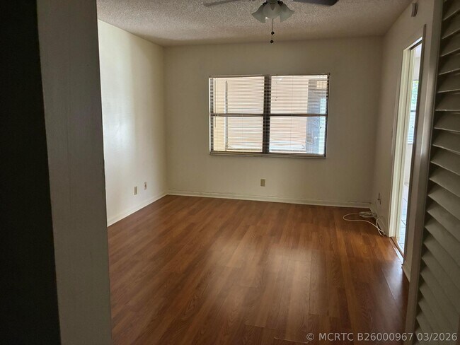 Building Photo - 1628 Palmland Dr