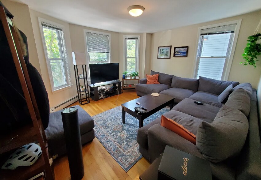 Primary Photo - 280 Pearl St
