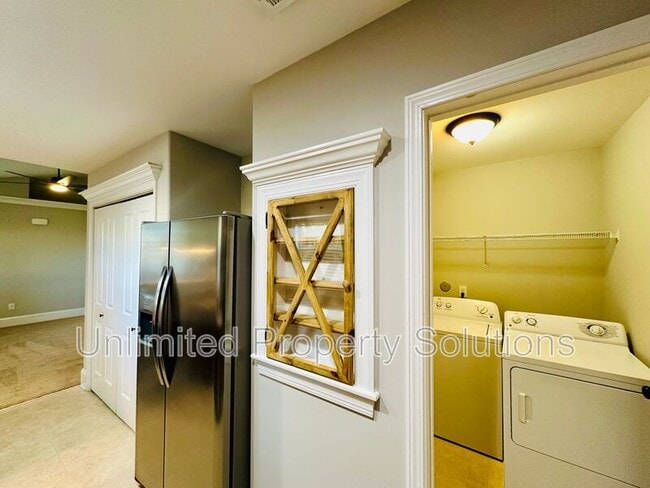 Building Photo - 1306 Avon Ct