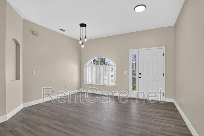 Building Photo - 121 Aurelia Ct