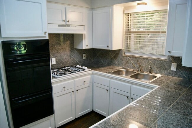 Building Photo - 5711 Southminster Dr