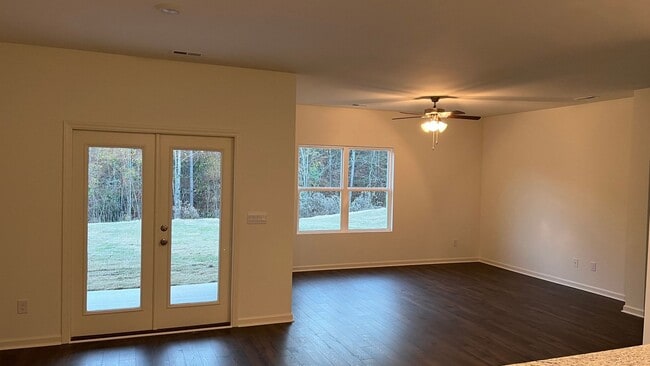 Building Photo - Chelsea Park's  Built 2022 One level 4 Bed...