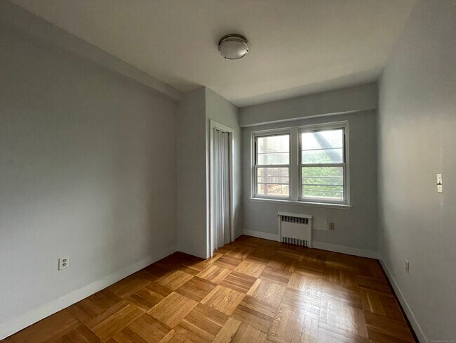 Building Photo - 230 Farmington Ave