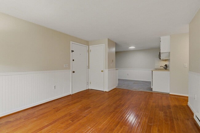 Building Photo - 559 Sagamore Ave