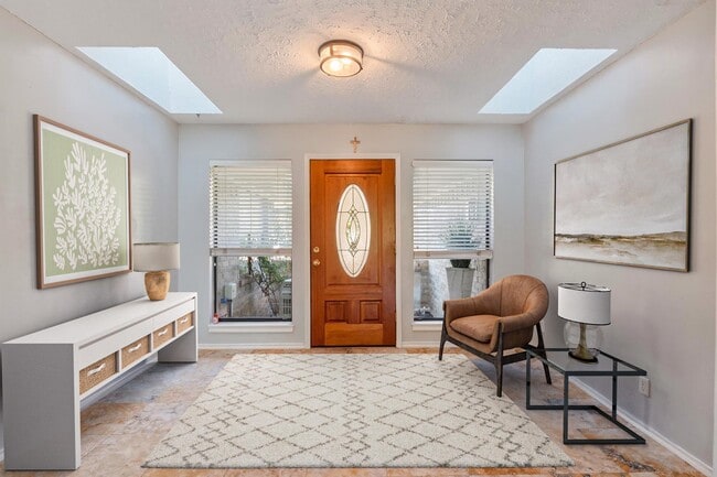 Building Photo - 421 St Andrews St