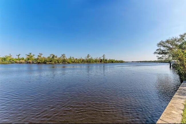 Building Photo - 9675 SW Anchor