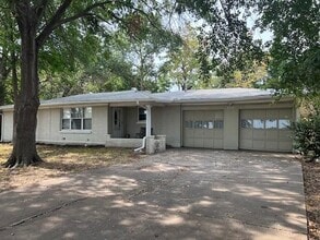 Building Photo - 2505 Ridgecrest Rd