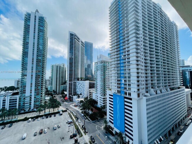 Building Photo - 1155 Brickell Bay Dr