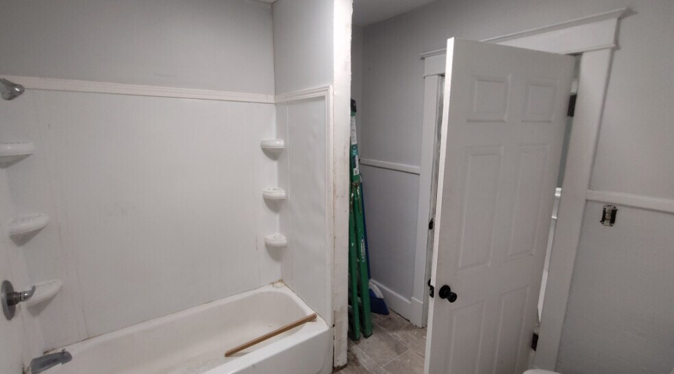 Building Photo - 619 S Webster St