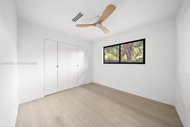 Building Photo - 15121 SW 69th Ct