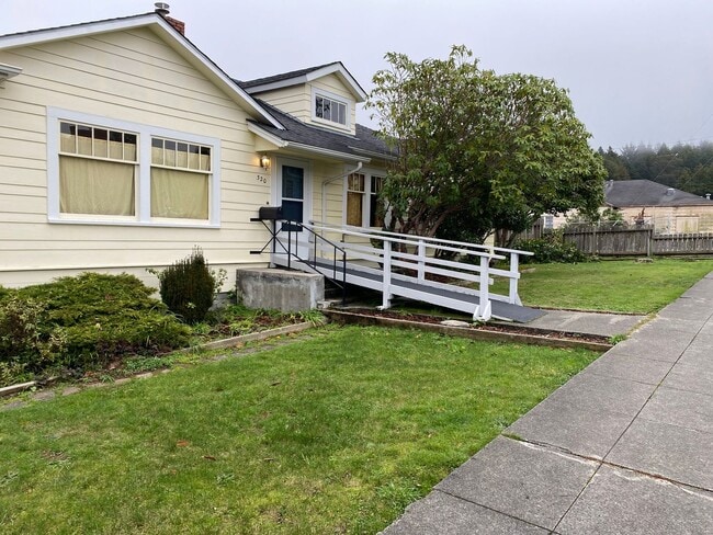 Building Photo - Spacious Craftsman Home