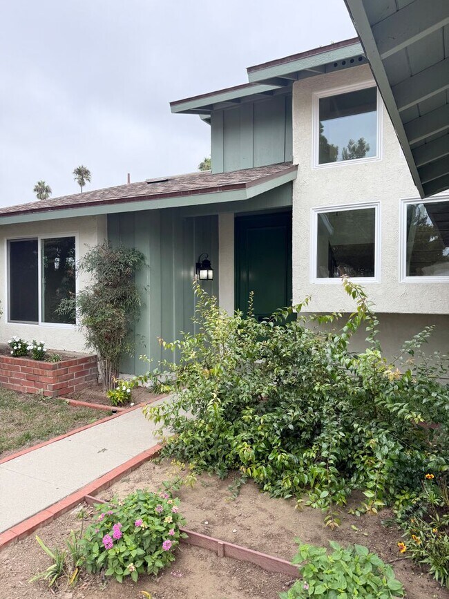 Building Photo - Spacious 5-Bedroom, 2-Bath Retreat in Quie...
