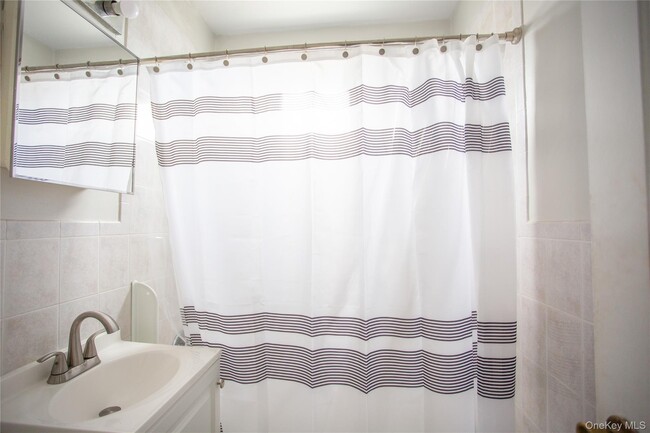 Building Photo - 359 E Chester St