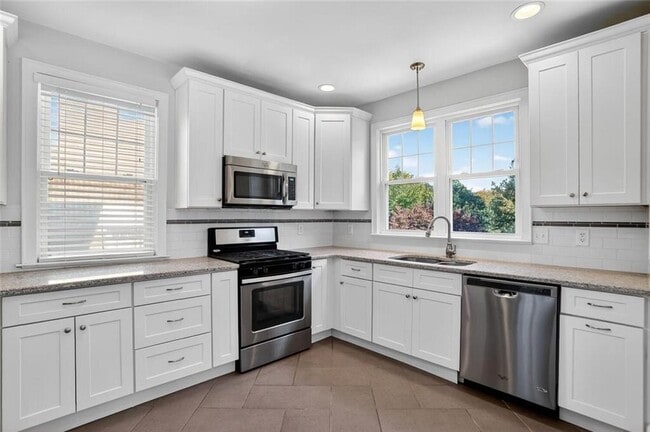 Building Photo - 641 Bonaventure Ave NE