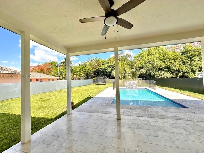 Building Photo - 15750 SW 90th Ave
