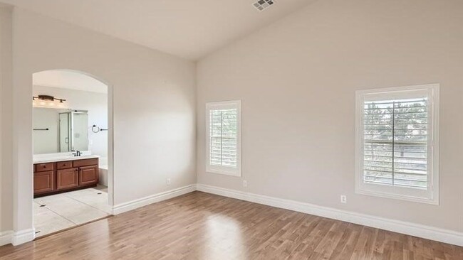 Building Photo - 1115 Aldenwood Ave
