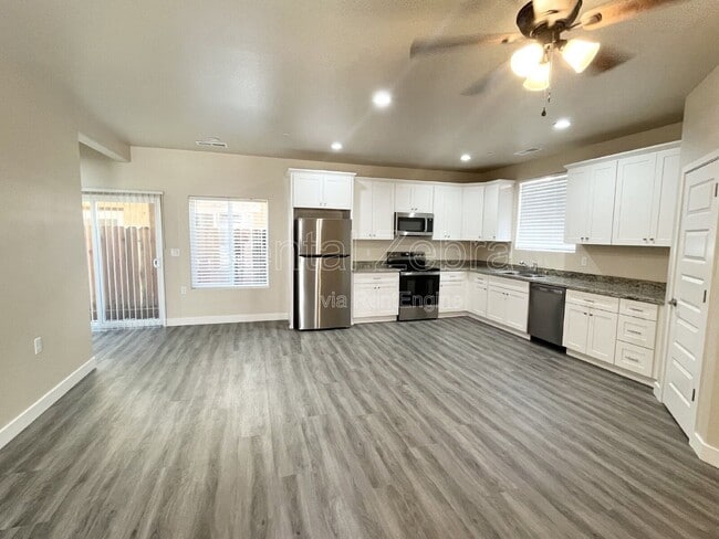 Building Photo - 1353 Carlsbad Dr