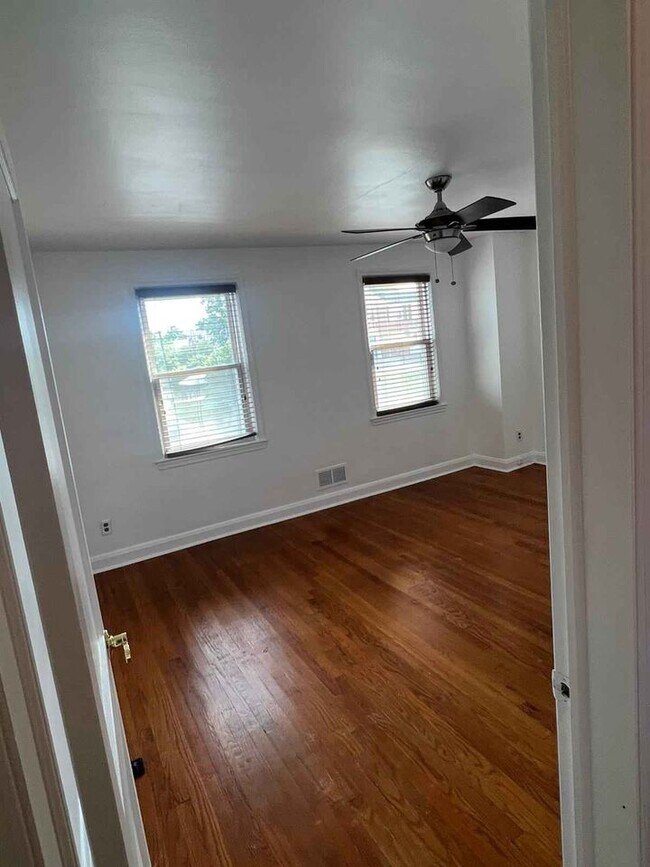 Building Photo - 7504 School Ave