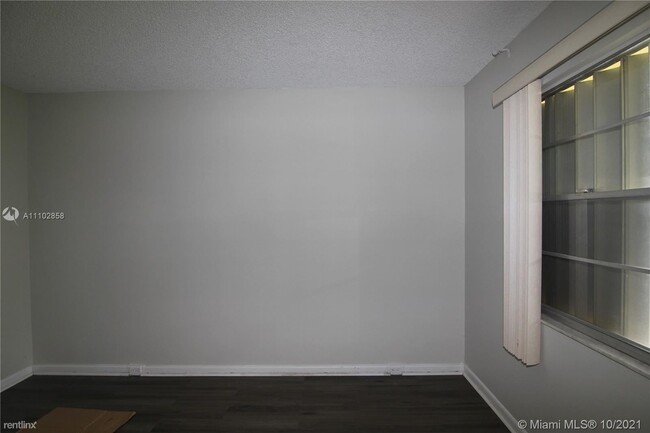 Building Photo - 1 br, 1 bath Condo - 151 SW 135th Ter Apt ...