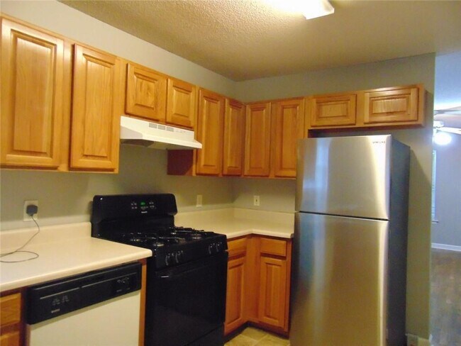 Building Photo - 645 Ell St