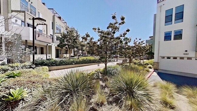 Building Photo - Coming Soon: Beautifully Furnished 3Bd 3.5Ba Condo in Costa Mesa