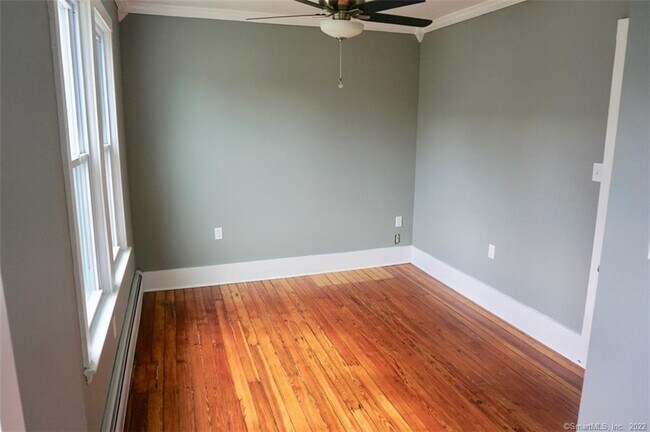 Building Photo - 15 Crofut Pl