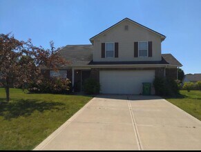 Building Photo - 2425 Bluewood Way
