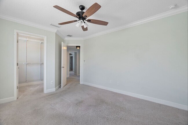 Building Photo - 150 Whisper Rock Dr