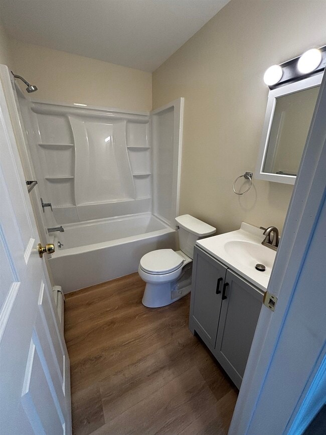 Building Photo - 49 River Rd