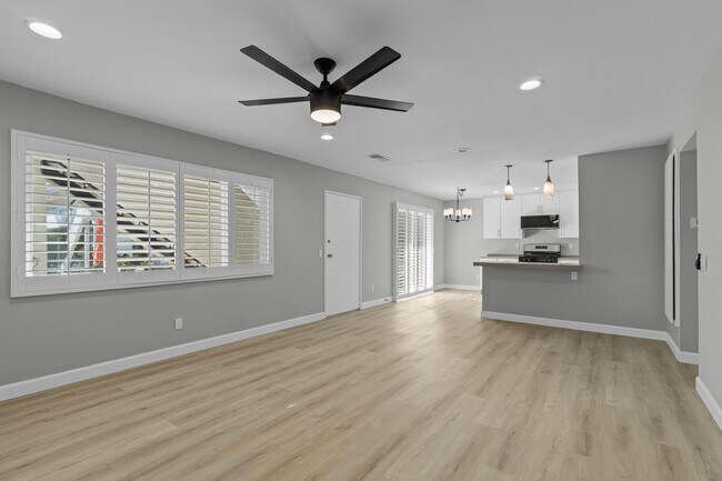 Building Photo - 1950 S Palm Canyon Dr