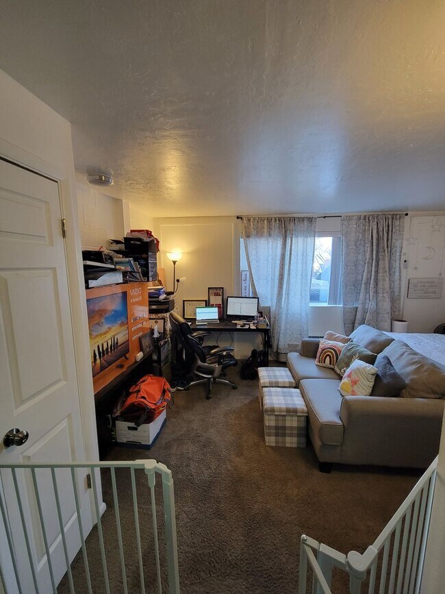 Building Photo - Studio Apartment - Available August 18th