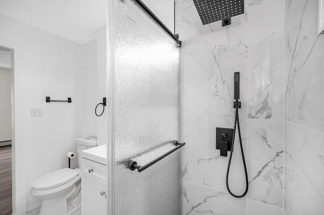 Building Photo - 220 Concord St