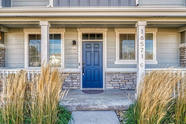 Building Photo - Former Model Home - Superb townhome in great location!