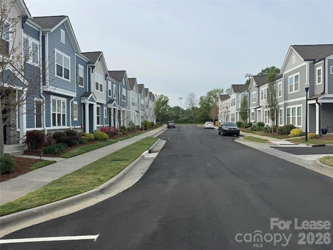 Building Photo - 335 Ladybird Ln