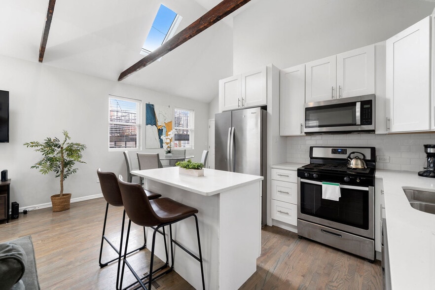 Building Photo - 712 N Willard Ct