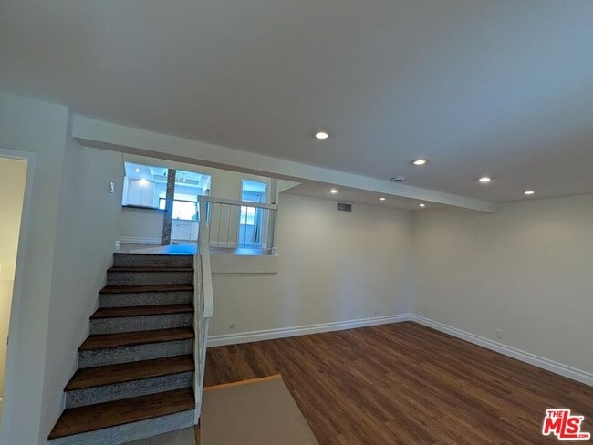 Building Photo - 10051 Topanga Canyon Blvd
