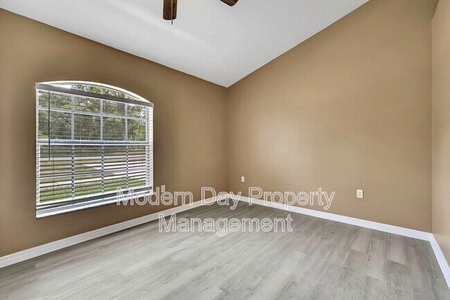 Building Photo - 12320 Papercraft Ave