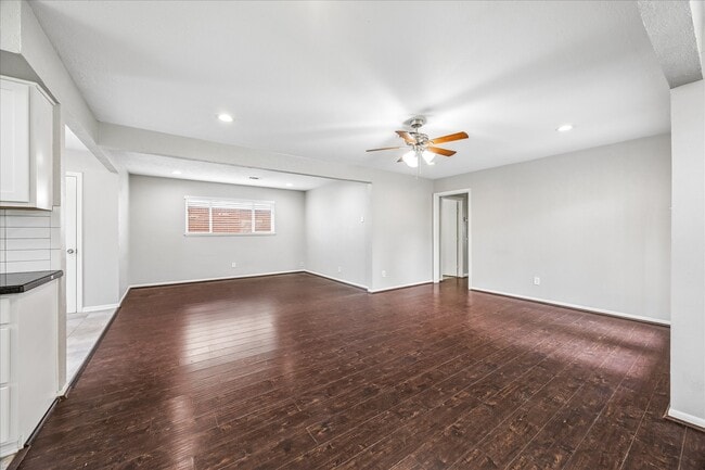 Building Photo - 5827 Southminster Dr