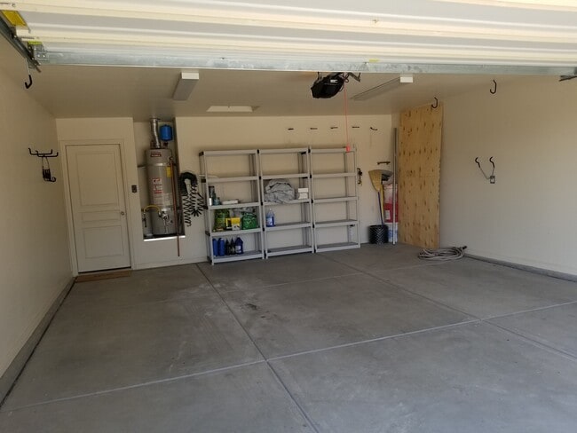 Building Photo - Fully Furnished!! Snowbird and builder Special! Flexible lease options available.