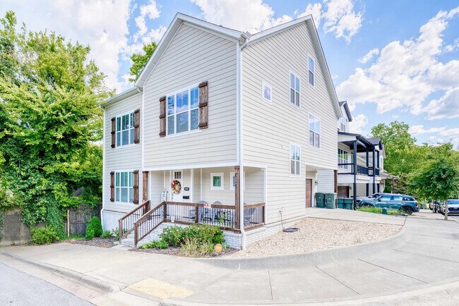 Building Photo - 909 W Eagle St