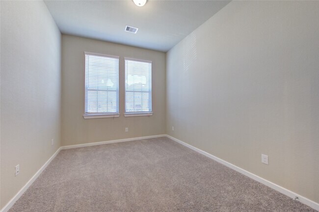 Building Photo - 4203 Maple Glen Dr