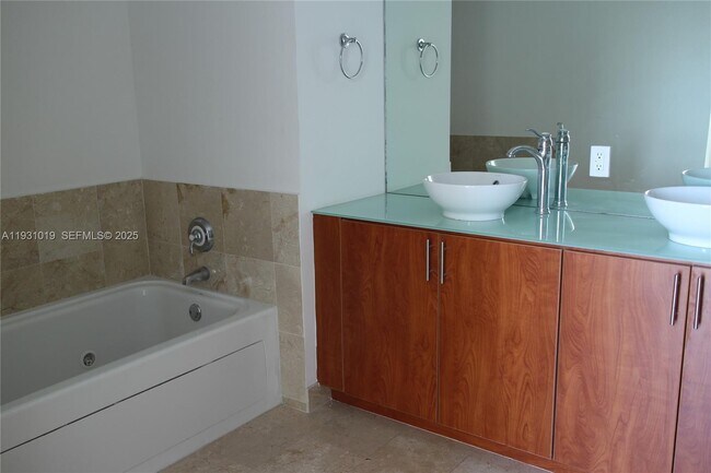 Building Photo - 315 NE 3rd Ave