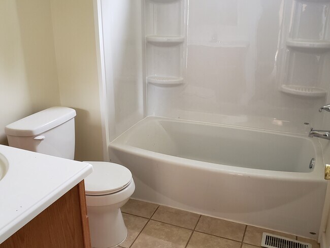 Building Photo - 161 Maple Ave