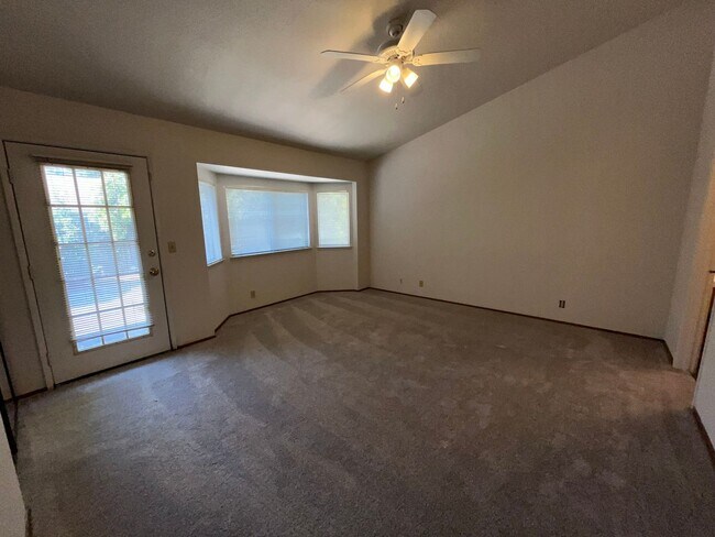 Building Photo - 4BR | 2BA | 1800SF | 2 Car Garage | Availa...