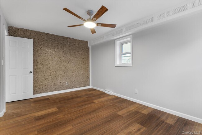 Building Photo - 840 E Broadway